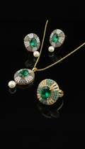 The Emerald Sunburst Pearl Set